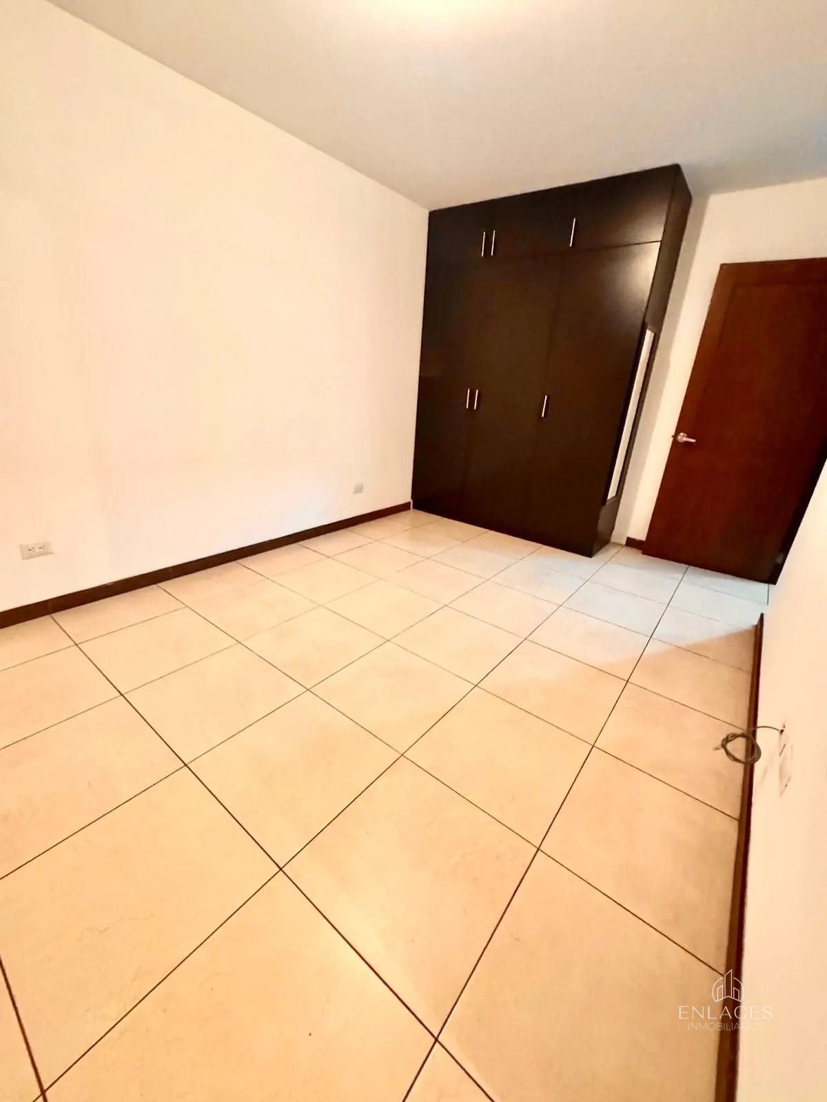 Zona 11 • Apartamento en Renta • Edificio Santa María Las Charcas — Apartamento en Alquiler en Santa María de Las Charcas, Zona 11, Guatemala, Ciudad — foto 9 de 12