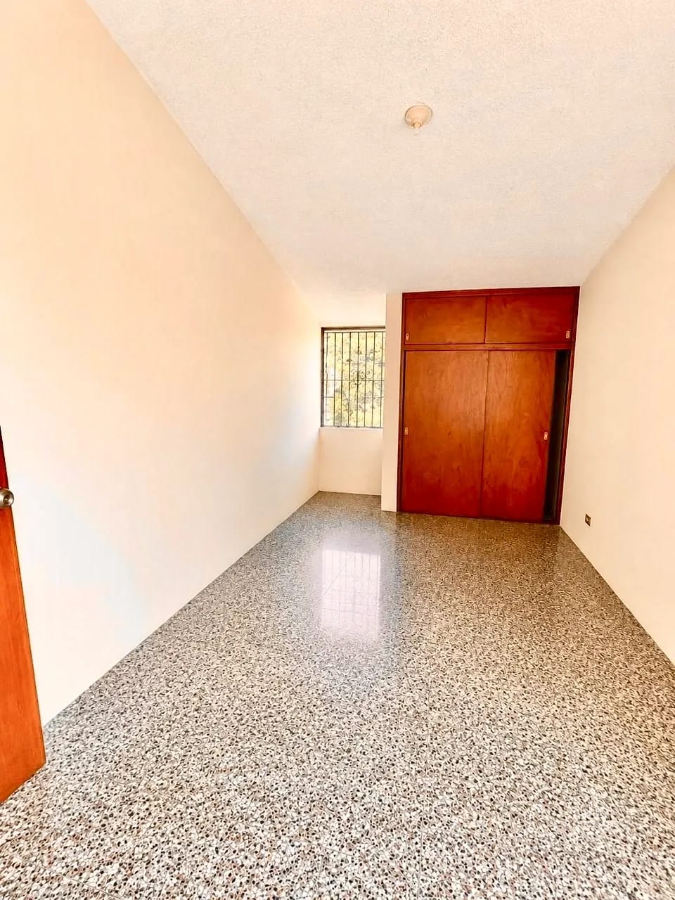 Zona 11 • Casa en Renta • Residenciales Sevilla — Casa en Alquiler en Zona 11, Guatemala, Ciudad — foto 8 de 13
