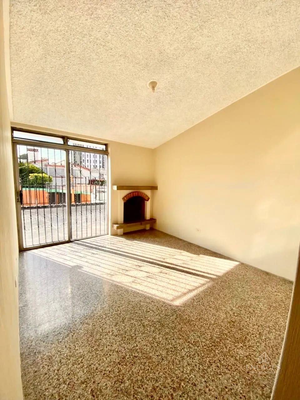 Zona 11 • Casa en Renta • Residenciales Sevilla — Casa en Alquiler en Zona 11, Guatemala, Ciudad — foto 10 de 13