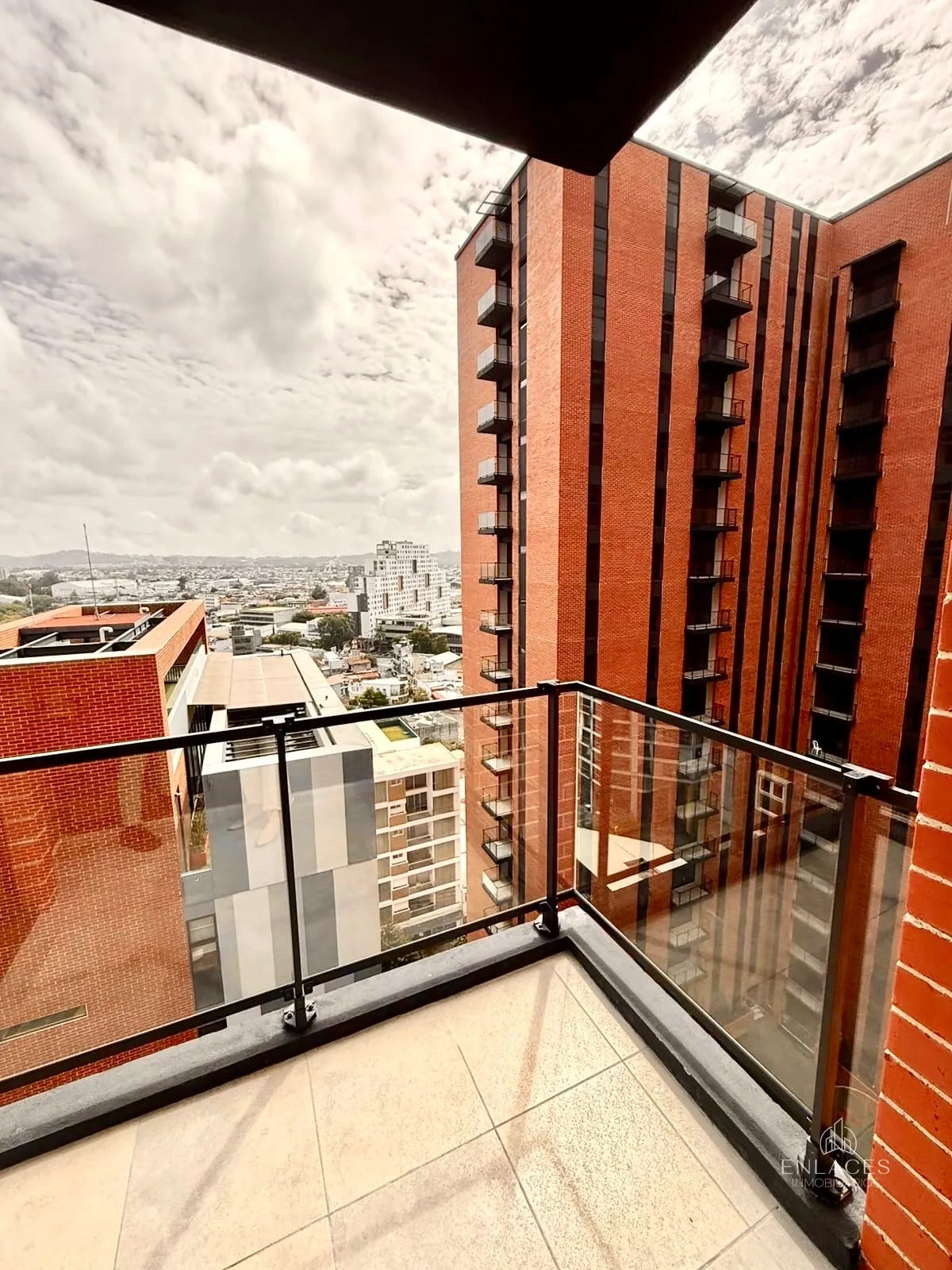 Zona 4 • Apartamento en Venta • Edificio Modra II — Apartamento en Venta en Modra II, Zona 4, Guatemala, Ciudad — foto 4 de 13
