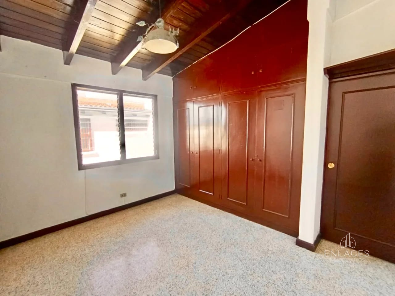 Zona 10 • Casa en Renta • Condominio El Escorial — Casa en Alquiler en Zona 10, Guatemala, Ciudad — foto 9 de 15
