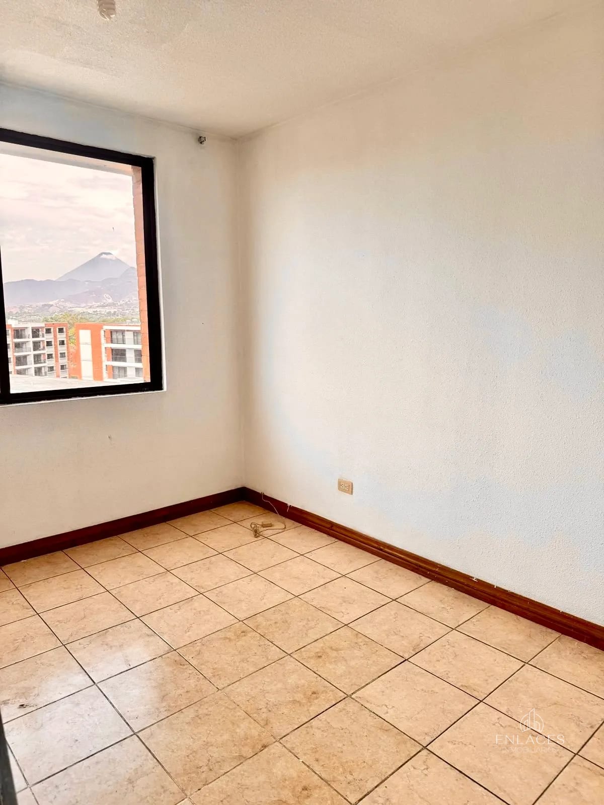 Zona 11 • Apartamento en Renta • Edificio Balcones de Las Charcas — Apartamento en Alquiler en Balcones de Las Charcas, Zona 11, Guatemala, Ciudad — foto 6 de 10