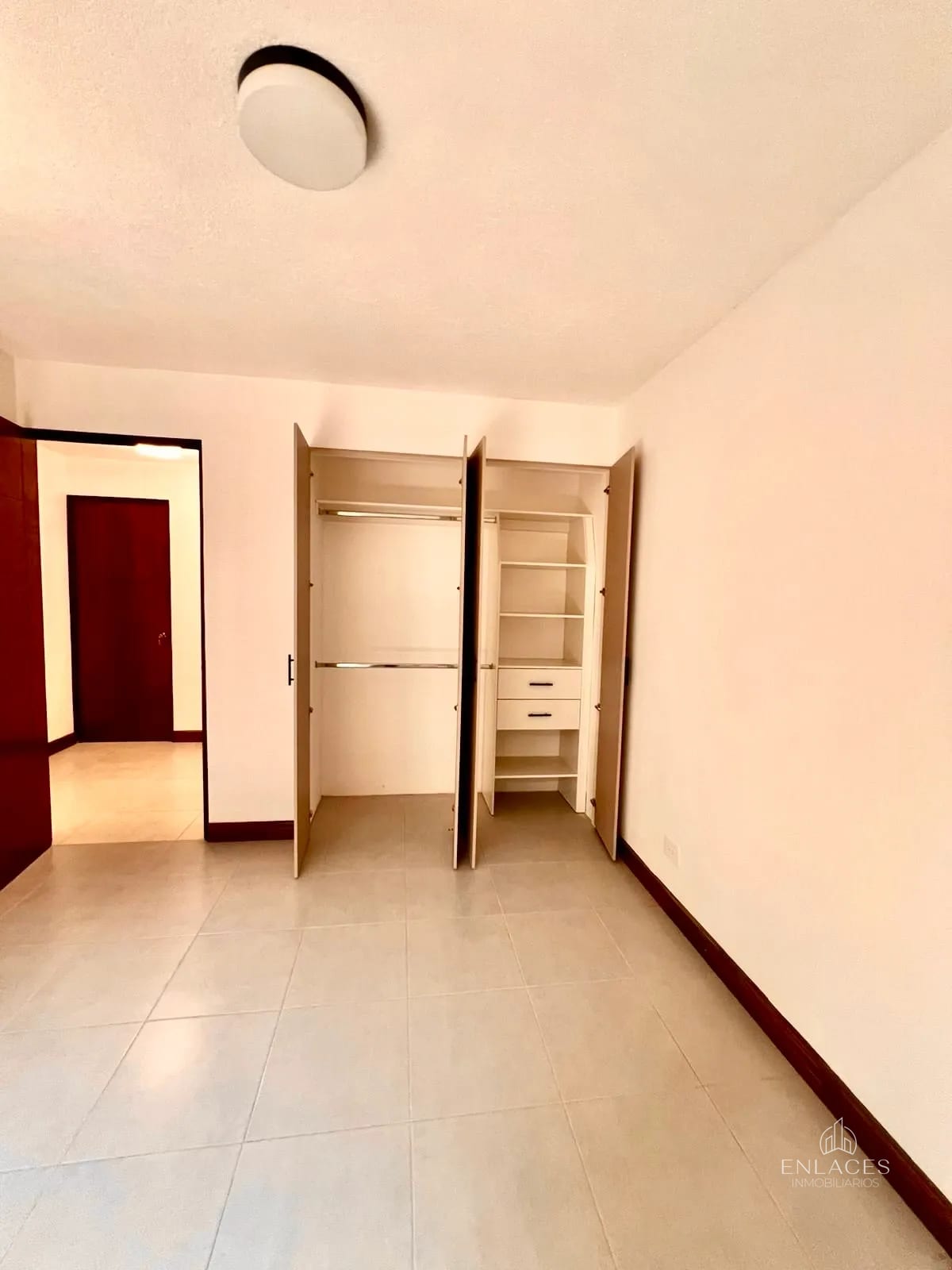 Zona 10 • Apartamento en Renta • Condominio San Angelo — Apartamento en Alquiler en San Angelo, Zona 10, Guatemala, Ciudad — foto 12 de 15