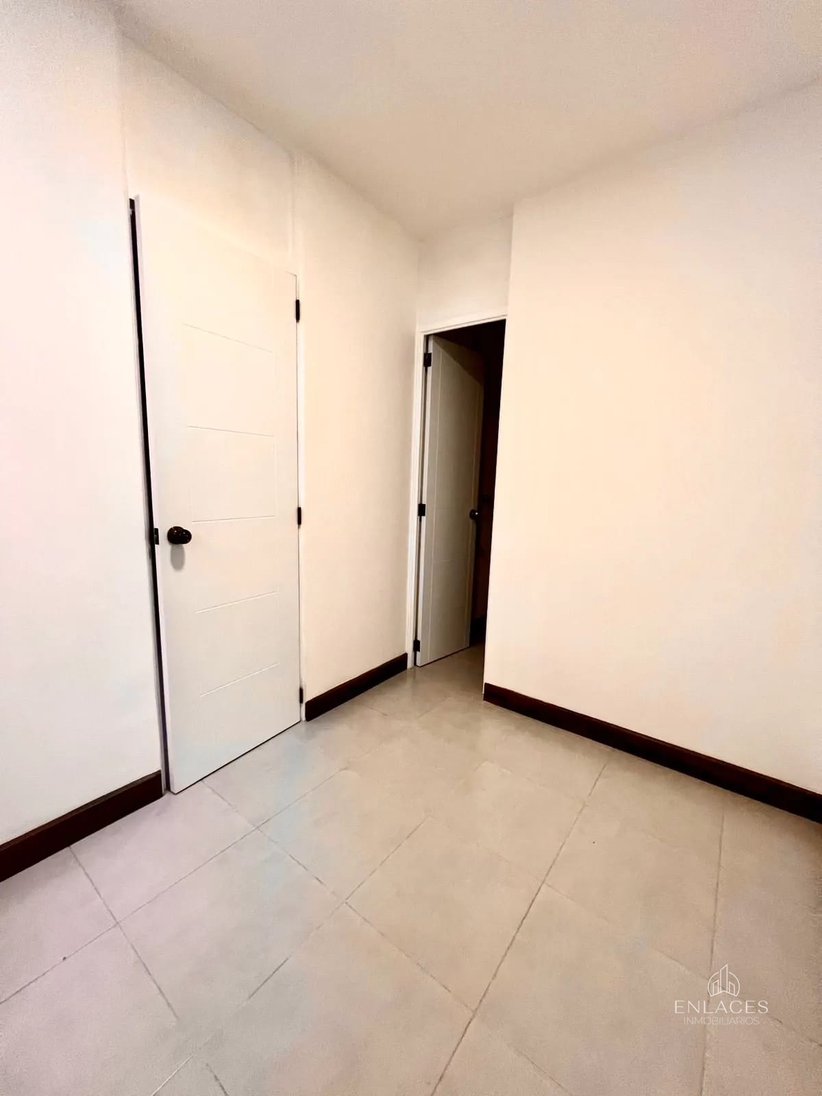 Zona 10 • Apartamento en Renta • Condominio San Angelo — Apartamento en Alquiler en San Angelo, Zona 10, Guatemala, Ciudad — foto 7 de 15