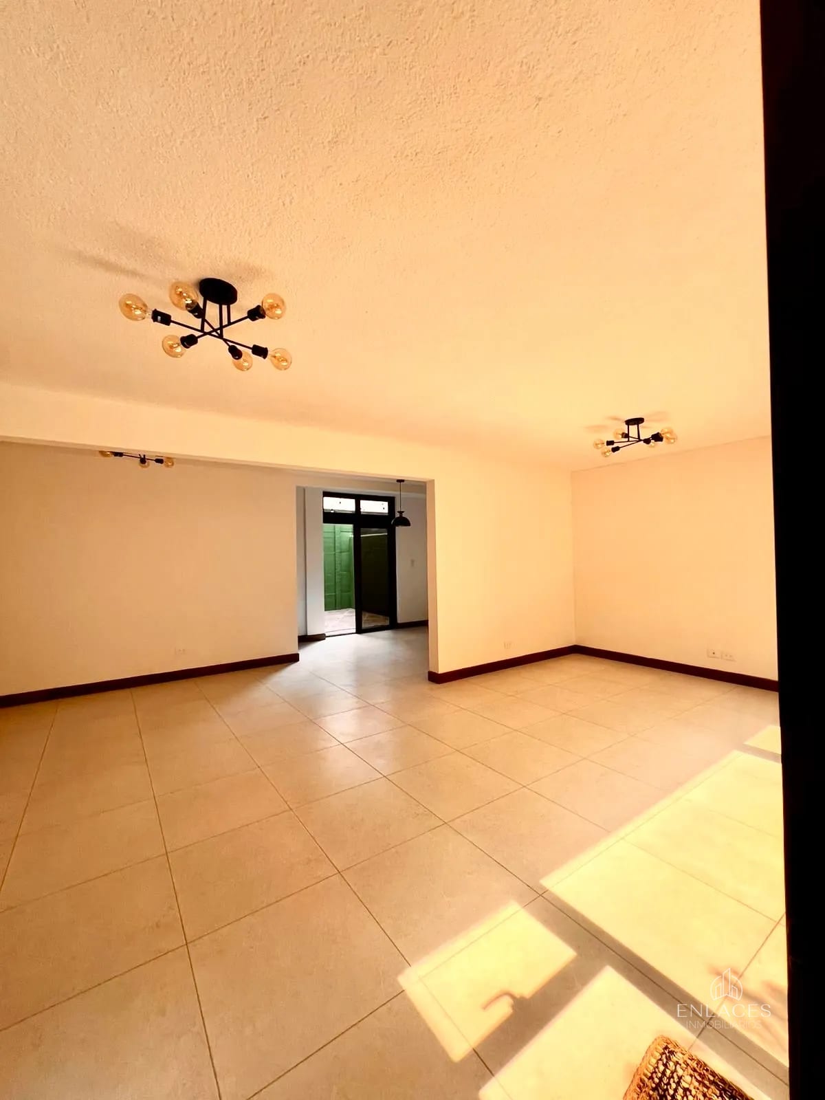 Zona 10 • Apartamento en Renta • Condominio San Angelo — Apartamento en Alquiler en San Angelo, Zona 10, Guatemala, Ciudad — foto 3 de 15