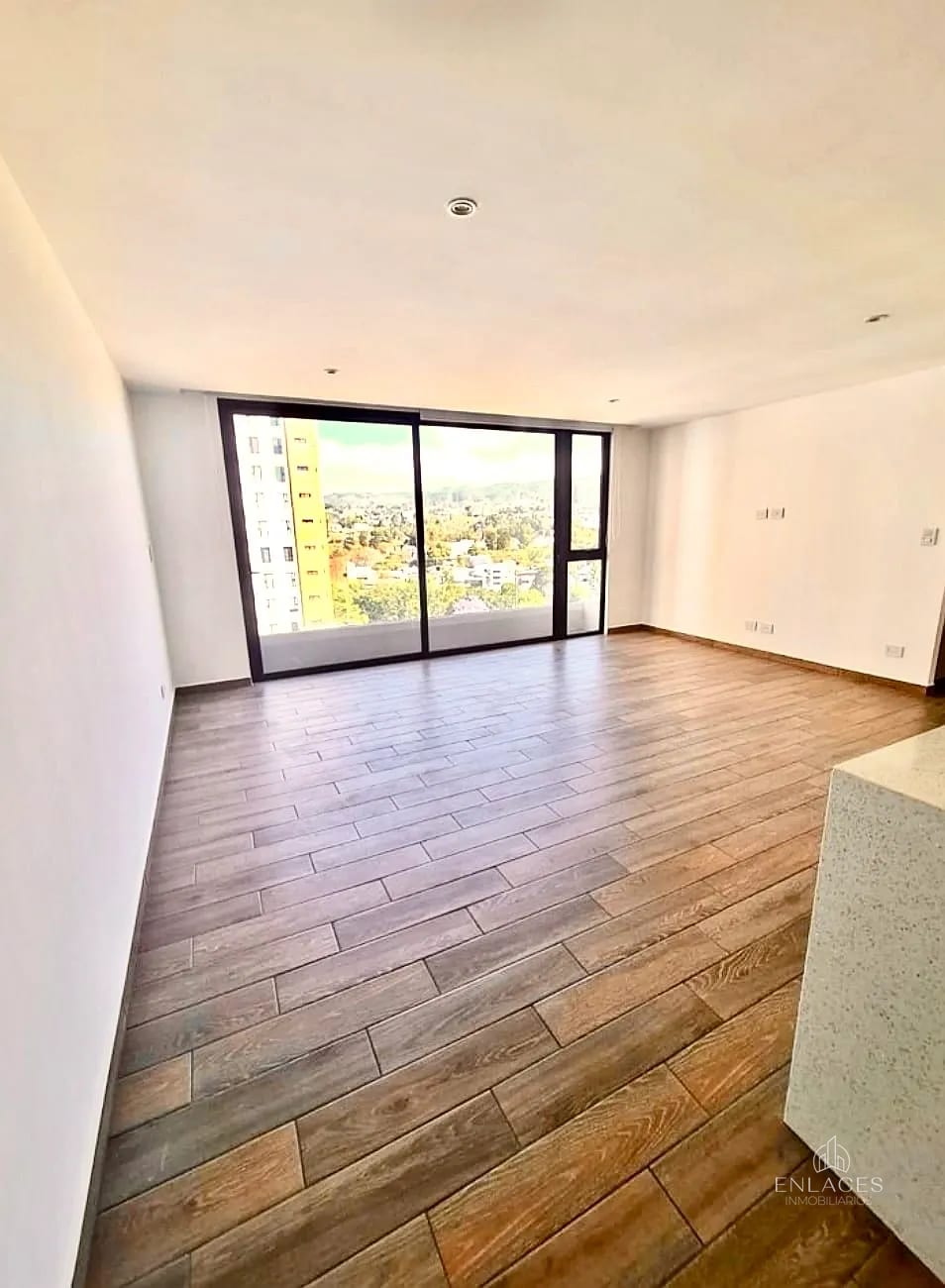 Zona 15 • Apartamento en Renta • Edificio Parque 15 — Apartamento en Alquiler en Parque 15, Zona 15, Guatemala, Ciudad — foto 3 de 15