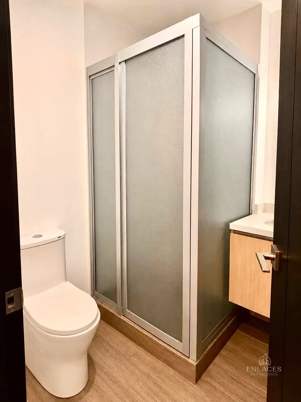 Zona 10 • Apartamento en Renta/Venta • Edificio Diagoseis • Amueblado — Apartamento en Alquiler en Diagoseis, Zona 10, Guatemala, Ciudad — foto 10 de 13