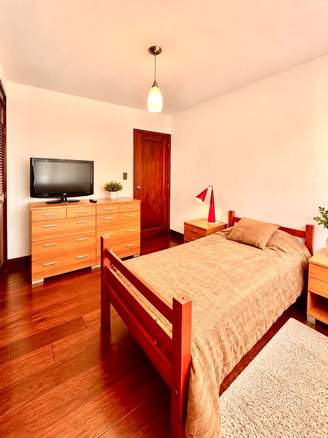 Zona 10 • Apartamento Amueblado en Renta/Venta • Moradas del Acueducto — Apartamento en Alquiler en Moradas del Acueducto, Zona 10, Guatemala, Ciudad — foto 9 de 9