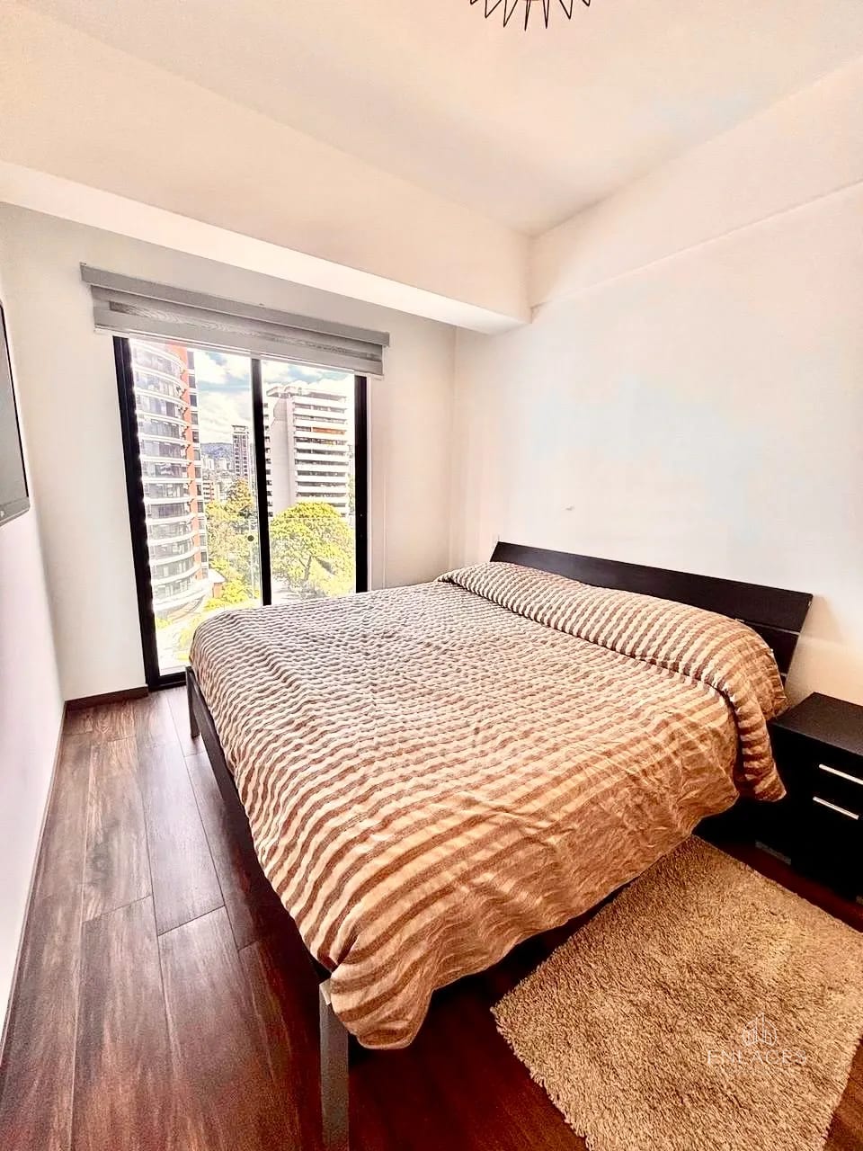 Zona 10 • Apartamento Amueblado en Renta/Venta • Edificio Casa Clara — Apartamento en Alquiler en Casa Clara, Zona 10, Guatemala, Ciudad — foto 8 de 13