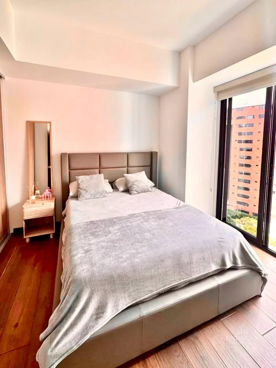 Zona 10 • Apartamento Amueblado en Venta • Edificio Casa San Ignacio — Apartamento en Venta en Zona 10, Guatemala, Ciudad — foto 5 de 7