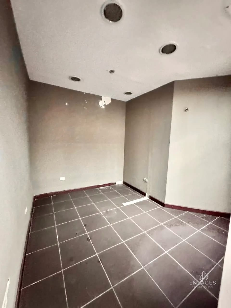 Zona 13 • Edificio Corporativo en Renta — Edificio en Alquiler en Zona 13, Guatemala, Ciudad — foto 6 de 16
