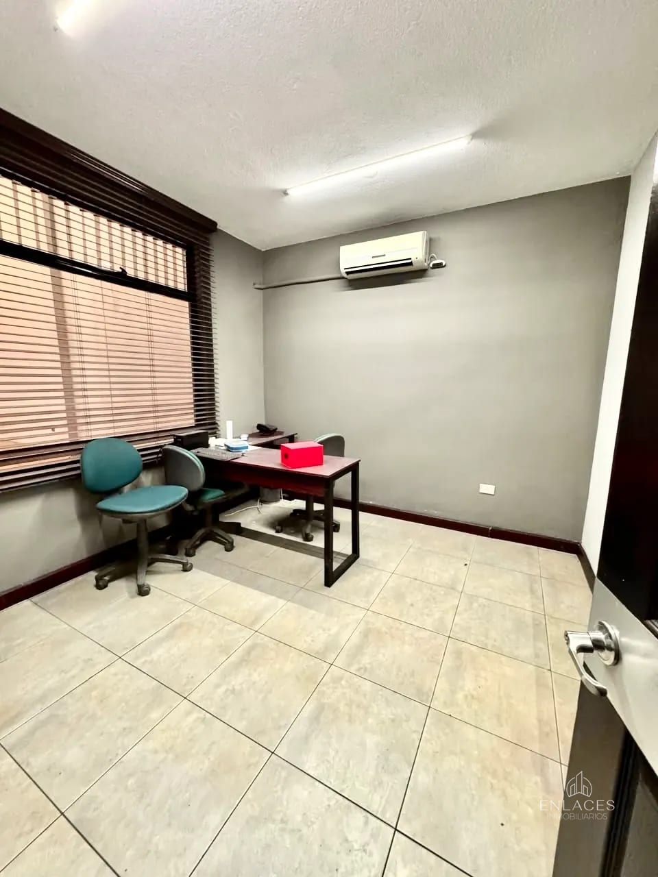 Zona 13 • Edificio Corporativo en Renta — Edificio en Alquiler en Zona 13, Guatemala, Ciudad — foto 8 de 16
