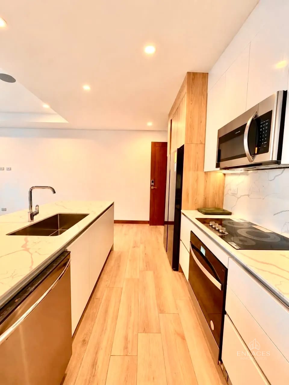 Zona 10 • Apartamento Nuevo en Renta • Edificio Ferré Diez — Apartamento en Alquiler en Ferré Diez, Zona 10, Guatemala, Ciudad — foto 2 de 9