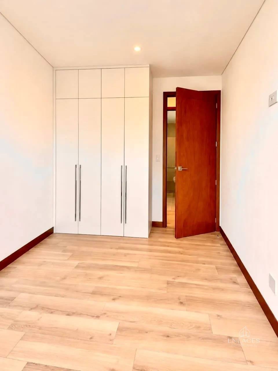 Zona 10 • Apartamento Nuevo en Renta • Edificio Ferré Diez — Apartamento en Alquiler en Ferré Diez, Zona 10, Guatemala, Ciudad — foto 7 de 9