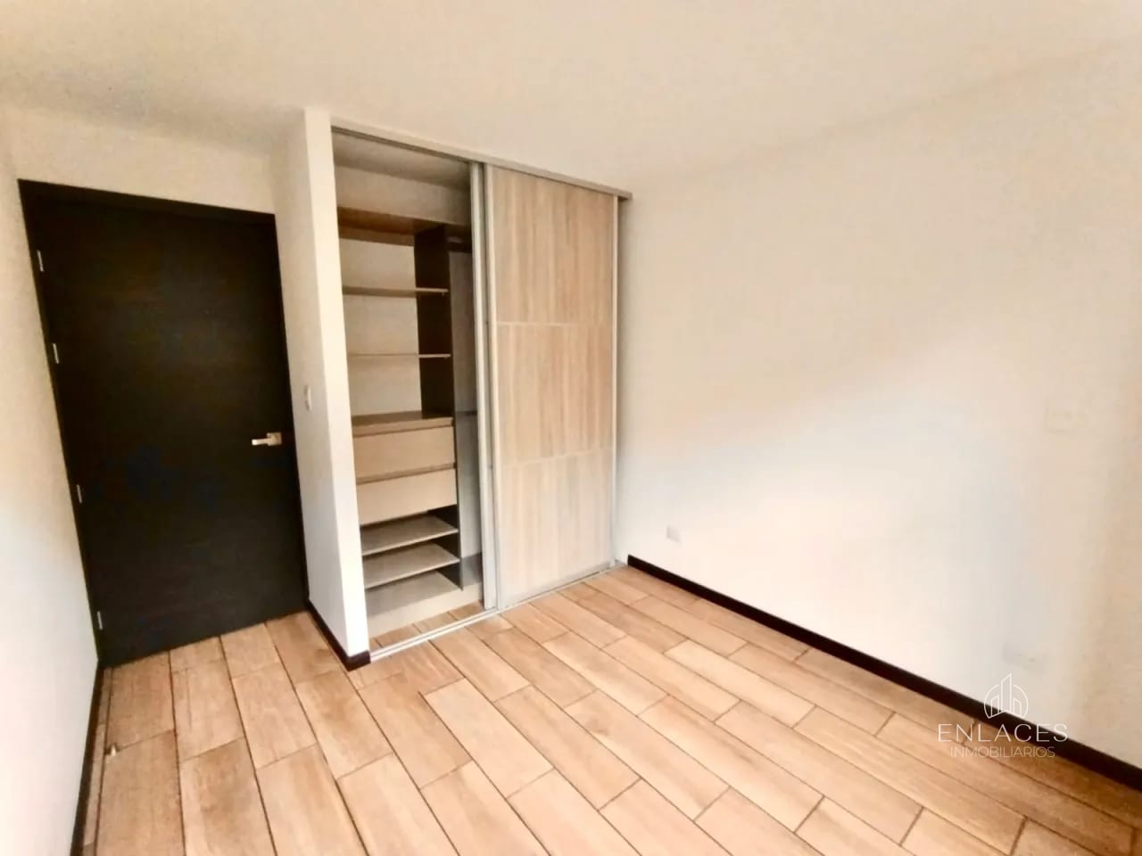 Zona 16 • Apartamento Nuevo en Renta • Edificio San Isidro 20/21 — Apartamento en Alquiler en San Isidro 20/21, Zona 16, Guatemala, Ciudad — foto 15 de 16