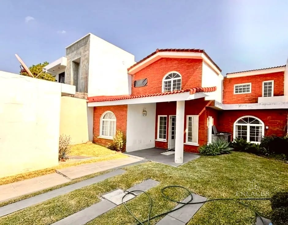 Zona 8 de Mixco • Casa en Venta • Condominio Las Orquídeas — Casa en Venta en Zona 8 Mixco, Guatemala, Ciudad — foto 1 de 12