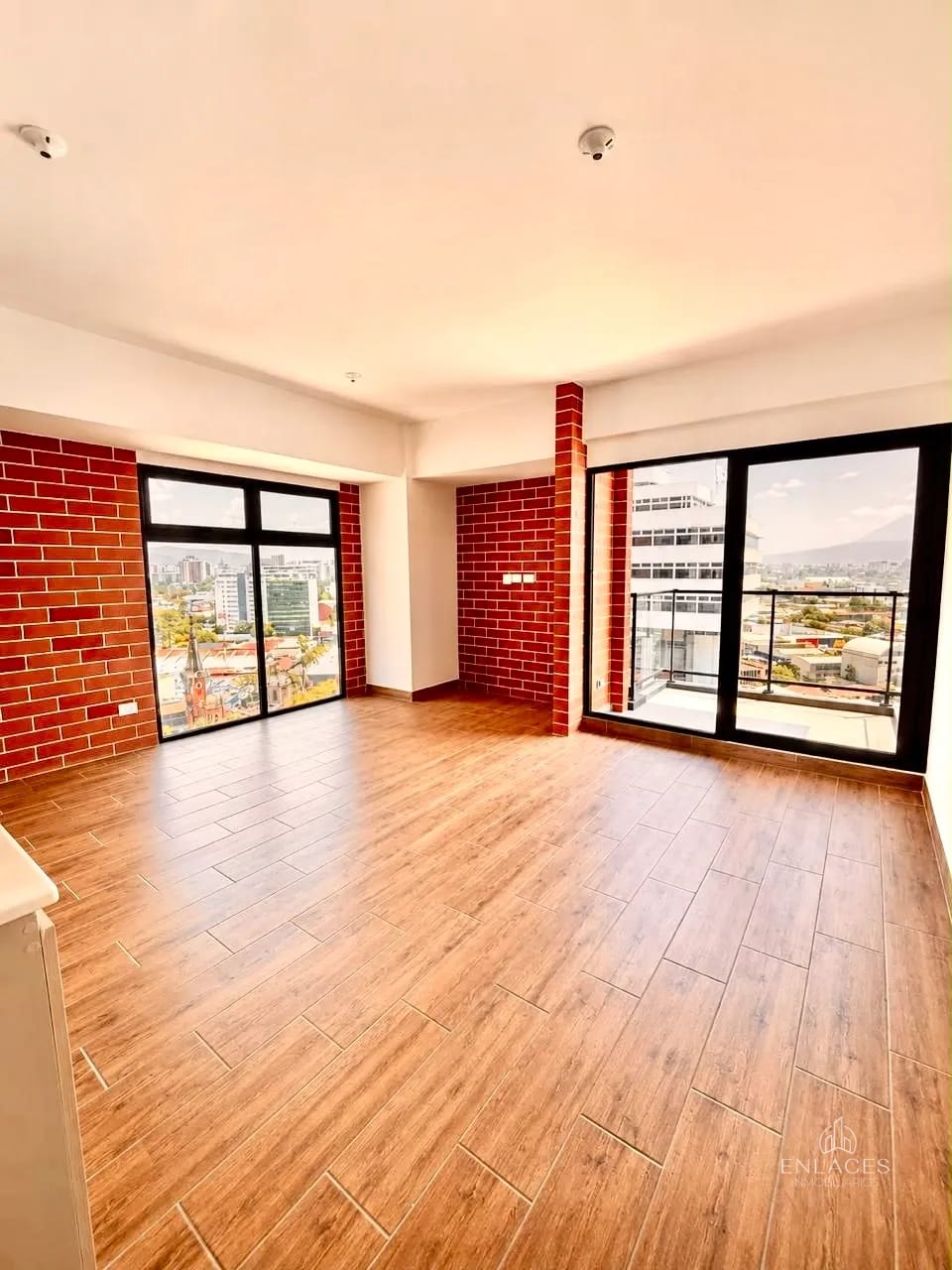 Zona 4 • Apartamento en Renta • Edificio Modra — Apartamento en Alquiler en Modra, Zona 4, Guatemala, Ciudad — foto 2 de 9