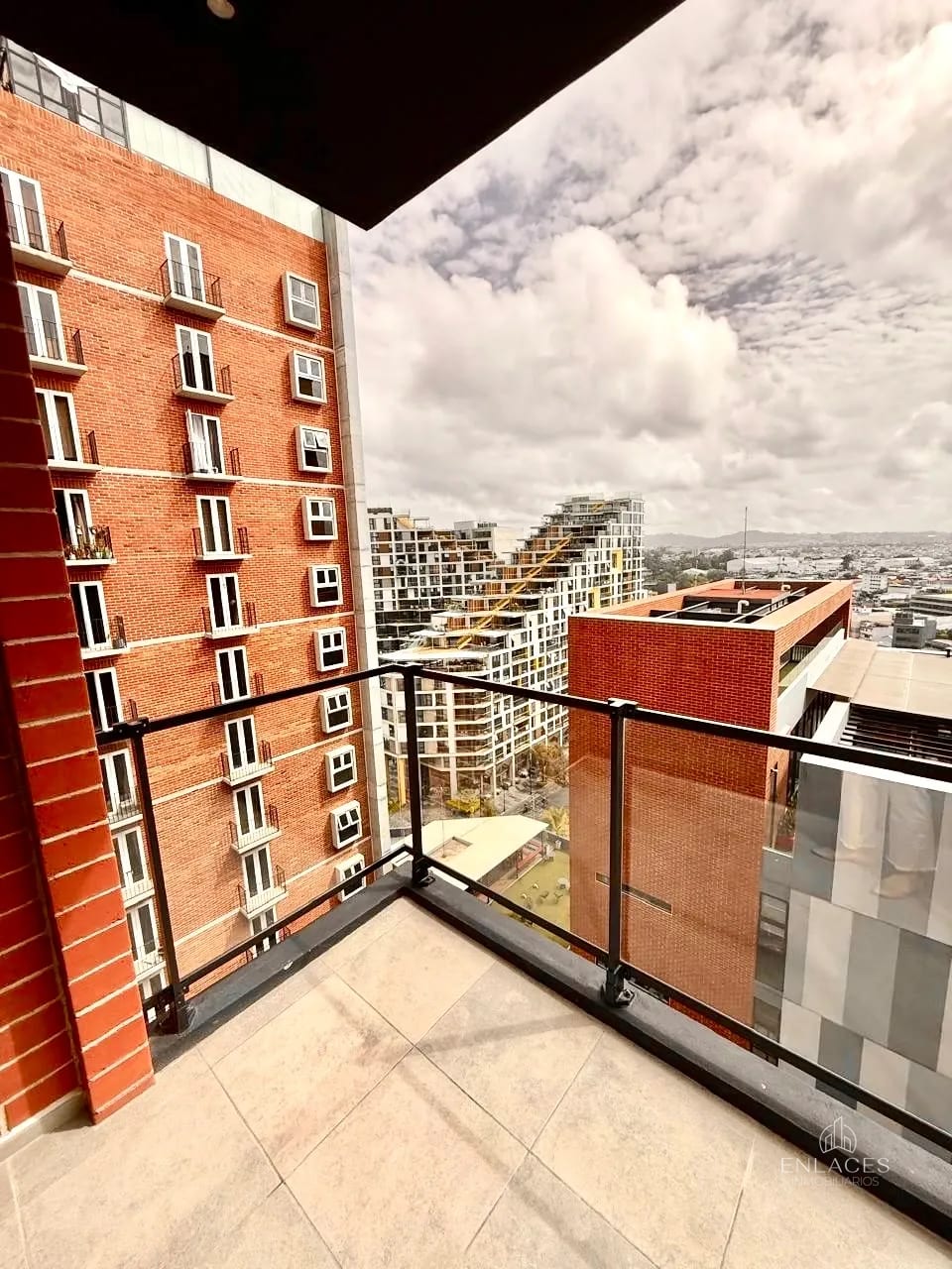 Zona 4 • Apartamento en Venta • Edificio Modra II — Apartamento en Venta en Modra II, Zona 4, Guatemala, Ciudad — foto 4 de 14