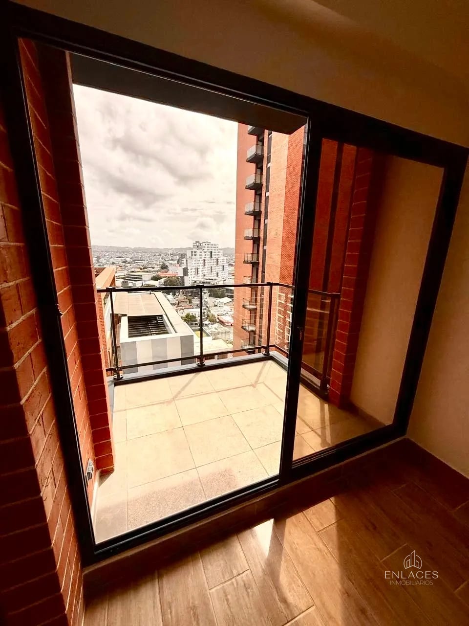 Zona 4 • Apartamento en Venta • Edificio Modra II — Apartamento en Venta en Modra II, Zona 4, Guatemala, Ciudad — foto 3 de 14