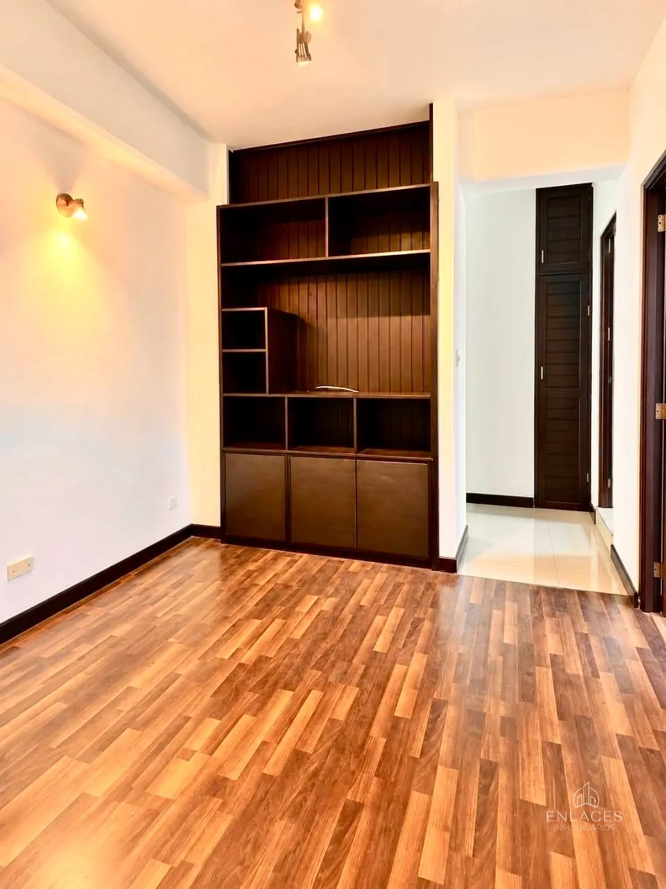 Zona 15 • Apartamento en Renta • Edificio Convista, San Lázaro — Apartamento en Alquiler en San Lázaro, Zona 15, Guatemala, Ciudad — foto 4 de 8