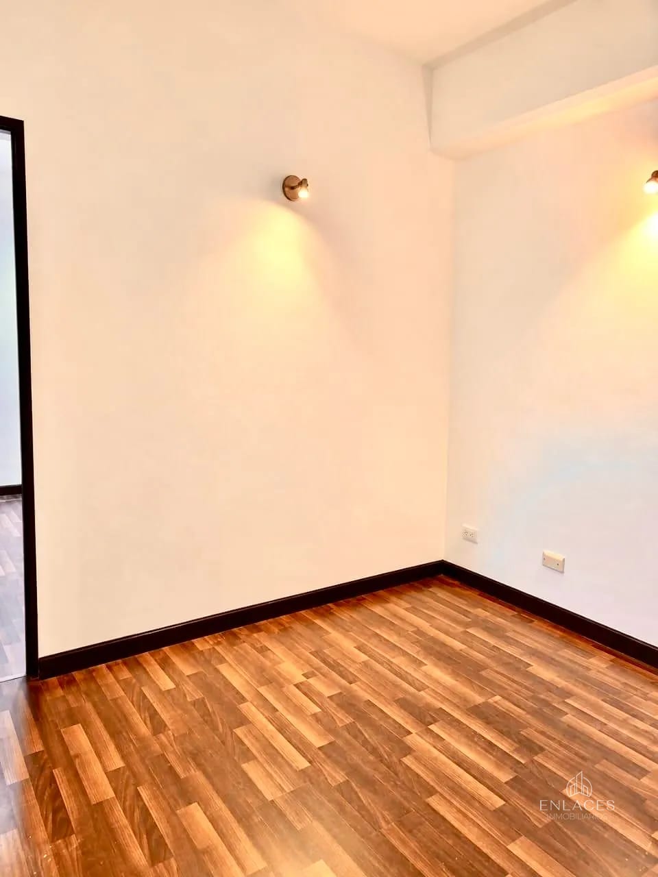 Zona 15 • Apartamento en Renta • Edificio Convista, San Lázaro — Apartamento en Alquiler en San Lázaro, Zona 15, Guatemala, Ciudad — foto 7 de 8