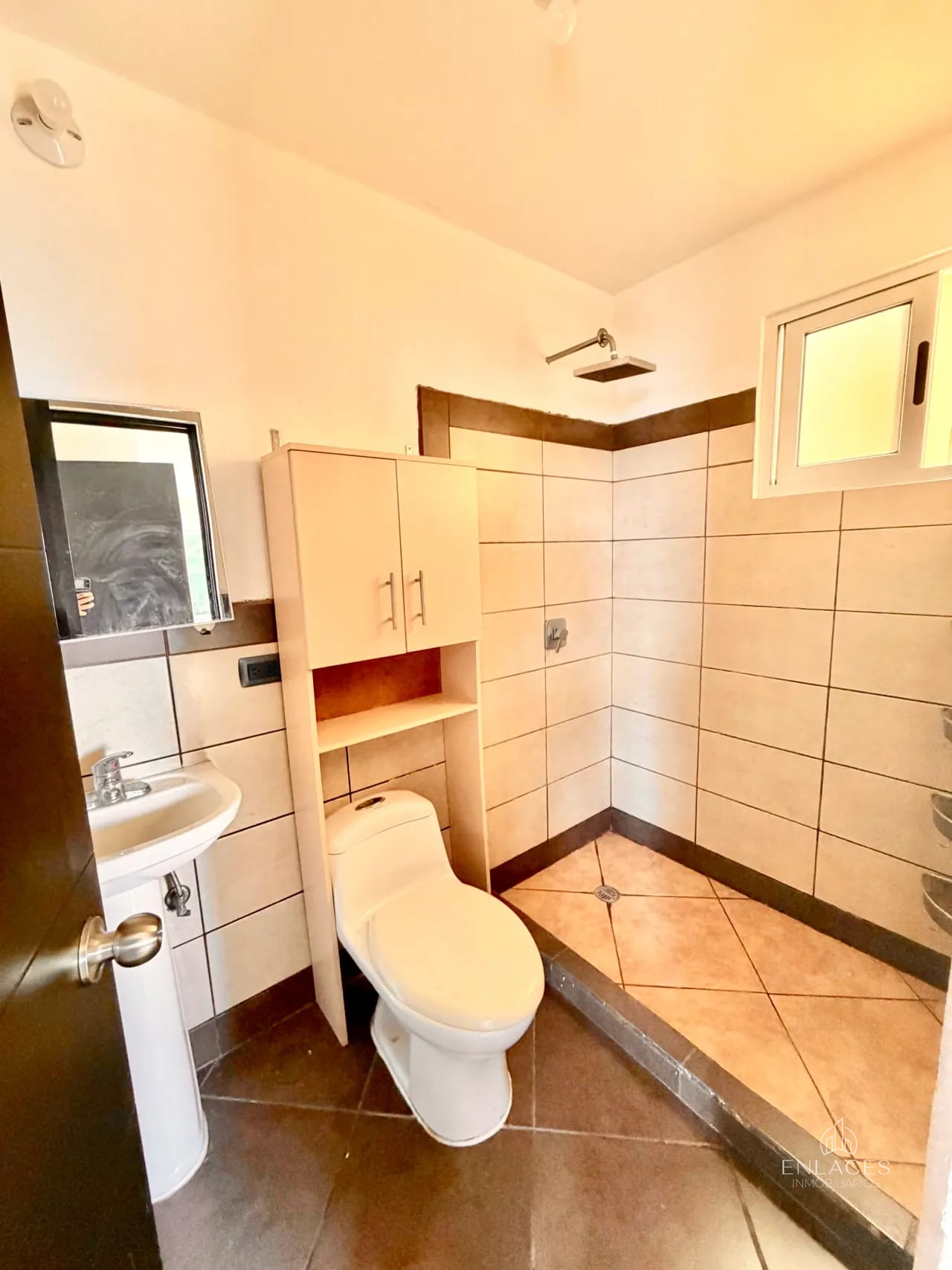 Zona 16 • Apartamento en Renta • Bosques de Euskadi — Apartamento en Alquiler en Bosques de Euskadi, Zona 16, Guatemala, Ciudad — foto 7 de 10