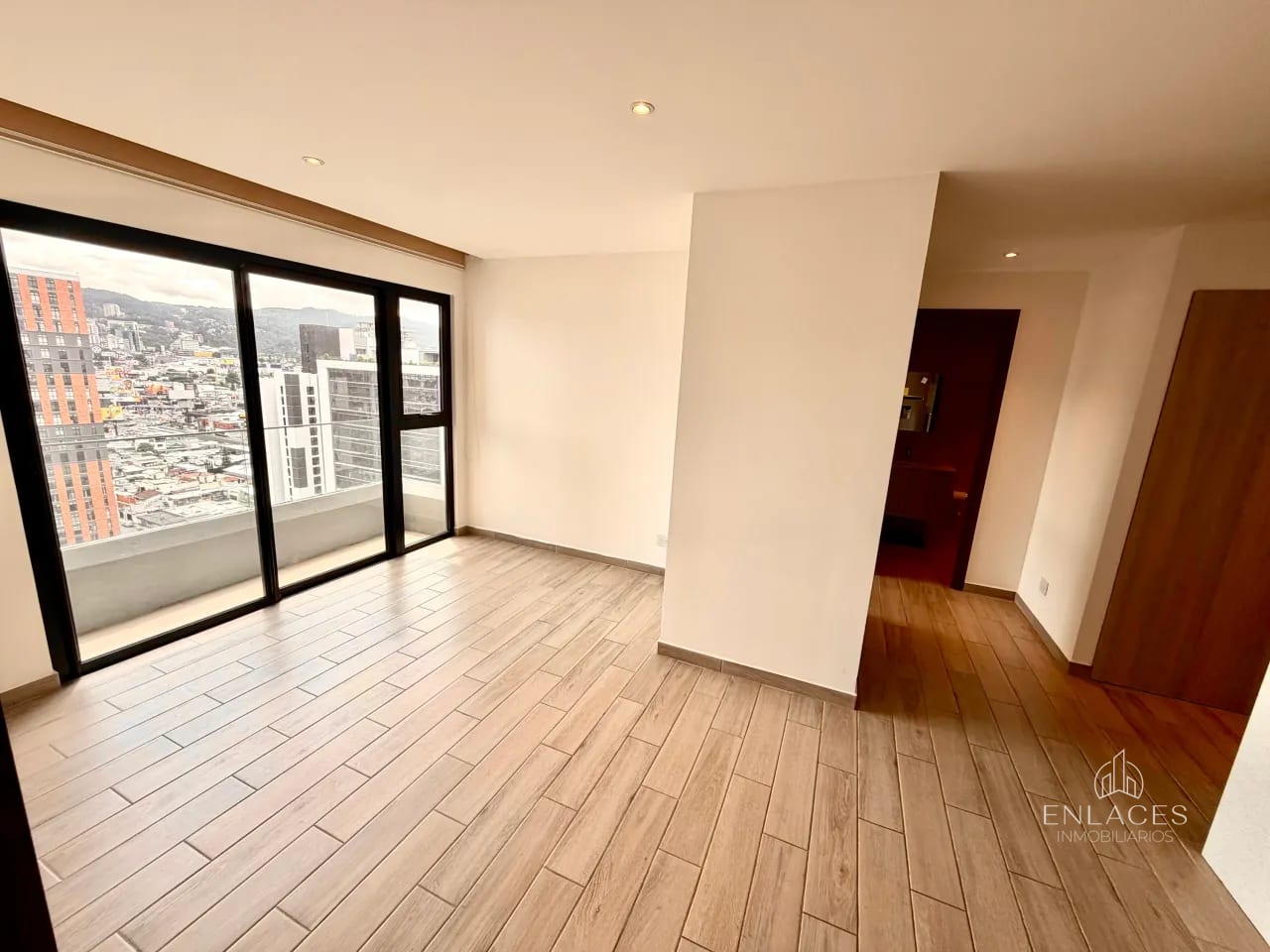 Zona 10 • Apartamento en Renta • Edificio Parque 10 — Apartamento en Alquiler en Parque 10, Zona 10, Guatemala, Ciudad — foto 6 de 15