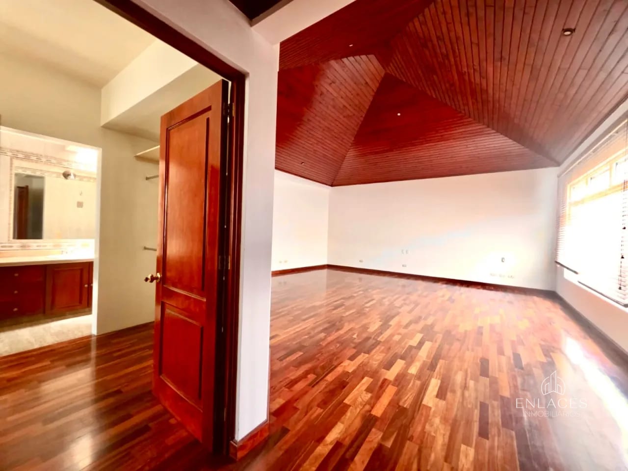 Zona 10 • Casa en Renta • Portal del Cortijo — Casa en Alquiler en Zona 10, Guatemala, Ciudad — foto 12 de 17