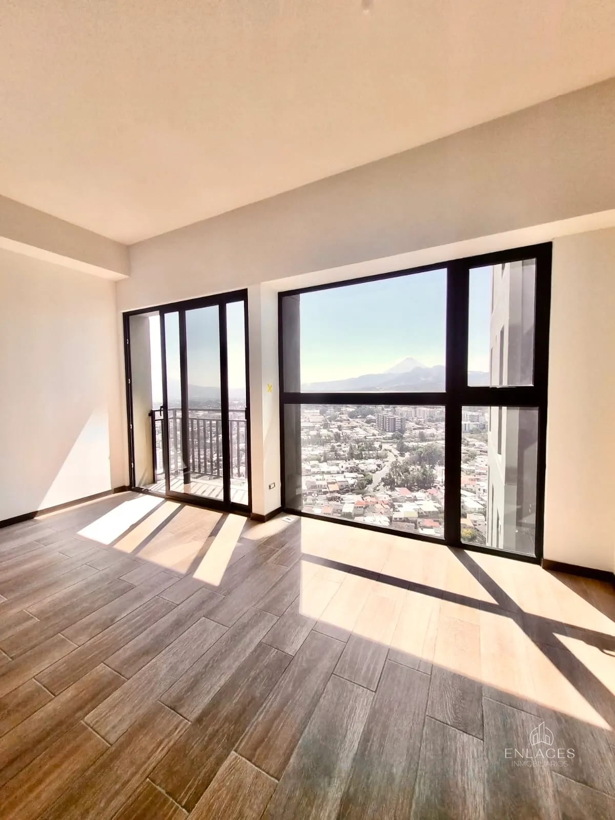 Zona 11 • Apartamento en Venta • Edificio Altaire — Apartamento en Venta en Zona 11, Guatemala, Ciudad — foto 1 de 16