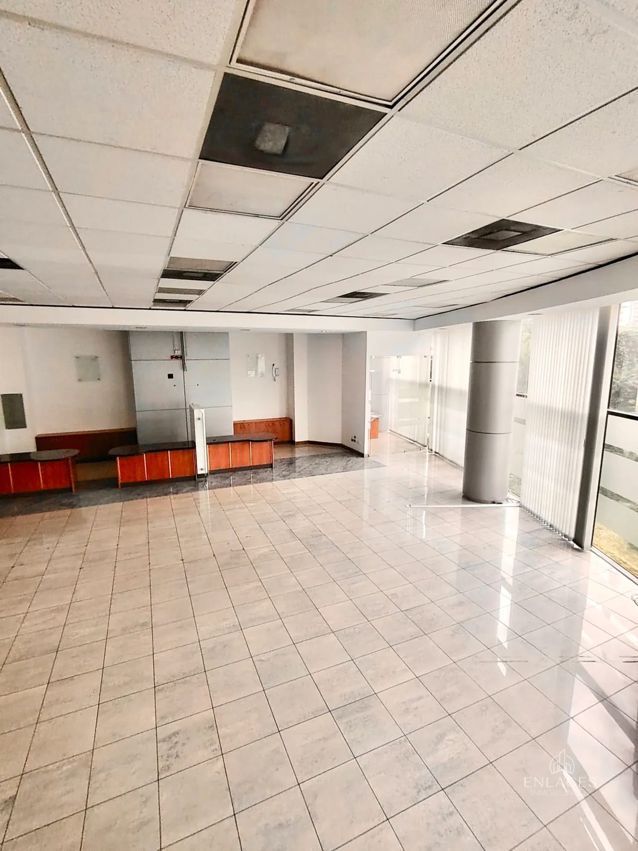 Zona 10 • Local Comercial en Venta • Edificio Design Center — Local en Venta en Design Center, Zona 10, Guatemala, Ciudad — foto 1 de 10