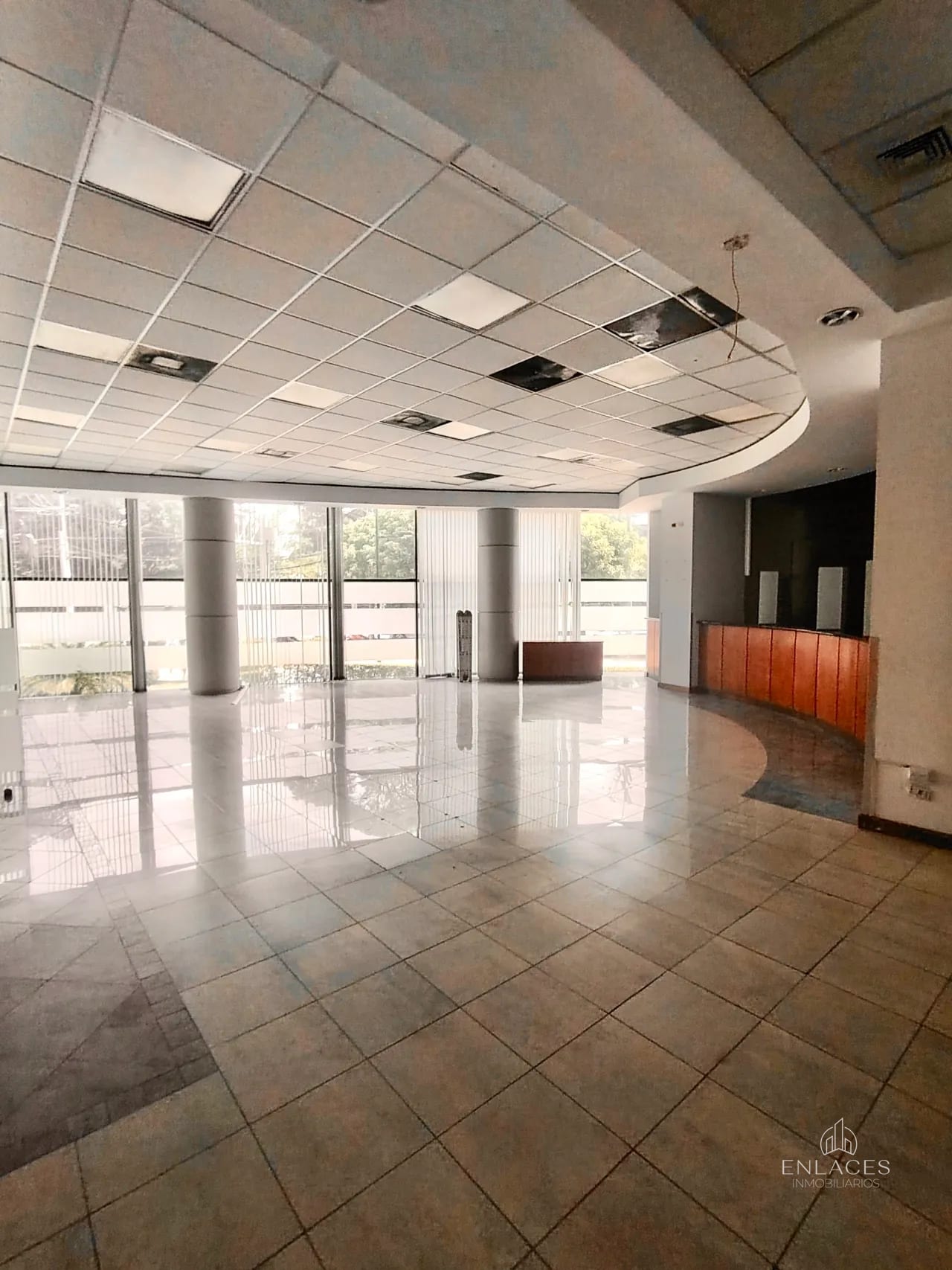 Zona 10 • Local Comercial en Venta • Edificio Design Center — Local en Venta en Design Center, Zona 10, Guatemala, Ciudad — foto 5 de 10