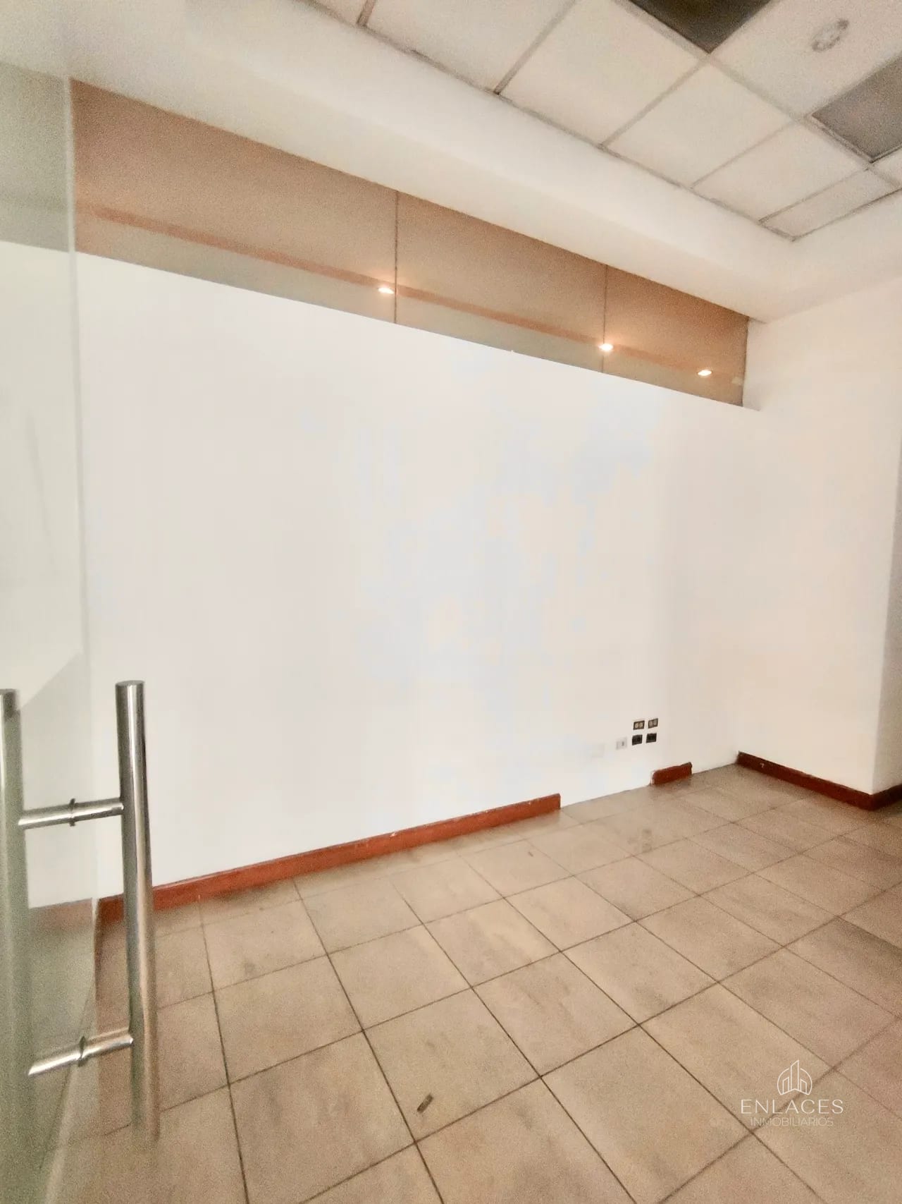 Zona 10 • Local Comercial en Venta • Edificio Design Center — Local en Venta en Design Center, Zona 10, Guatemala, Ciudad — foto 10 de 10
