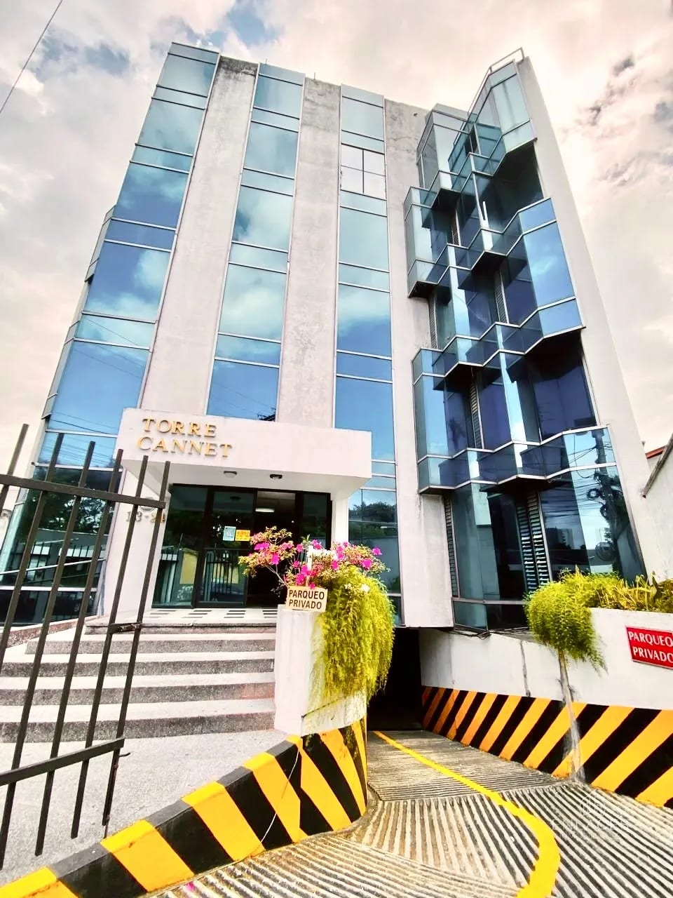 Zona 9 • Clínica Dental en Venta • Torre Cannet • Amueblada y Equipada — Clínica en Venta en Zona 9, Guatemala, Ciudad — foto 6 de 6