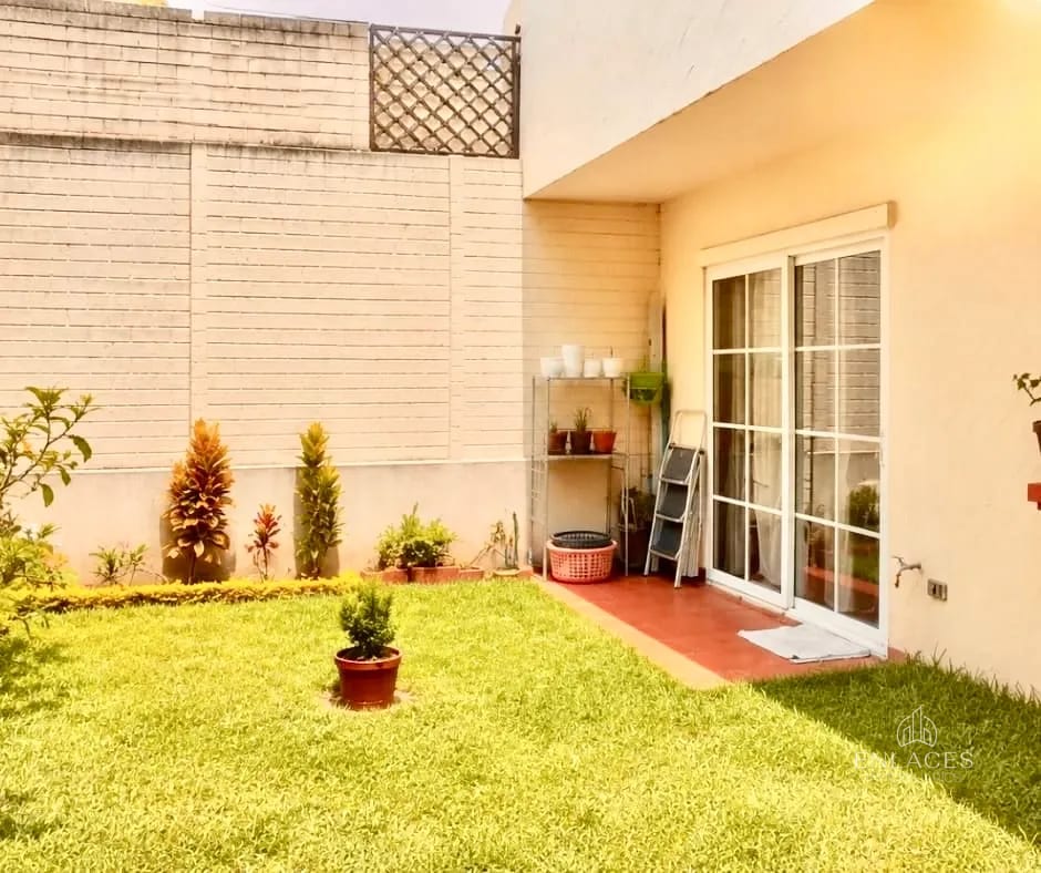 Zona 4 de Mixco • Casa en Venta • Condado San Nicolás — Casa en Venta en Condado San Nicolás, Zona 4 Mixco, Guatemala, Ciudad — foto 2 de 9