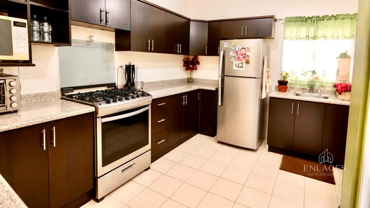 Zona 4 de Mixco • Casa en Venta • Condado San Nicolás — Casa en Venta en Condado San Nicolás, Zona 4 Mixco, Guatemala, Ciudad — foto 3 de 9