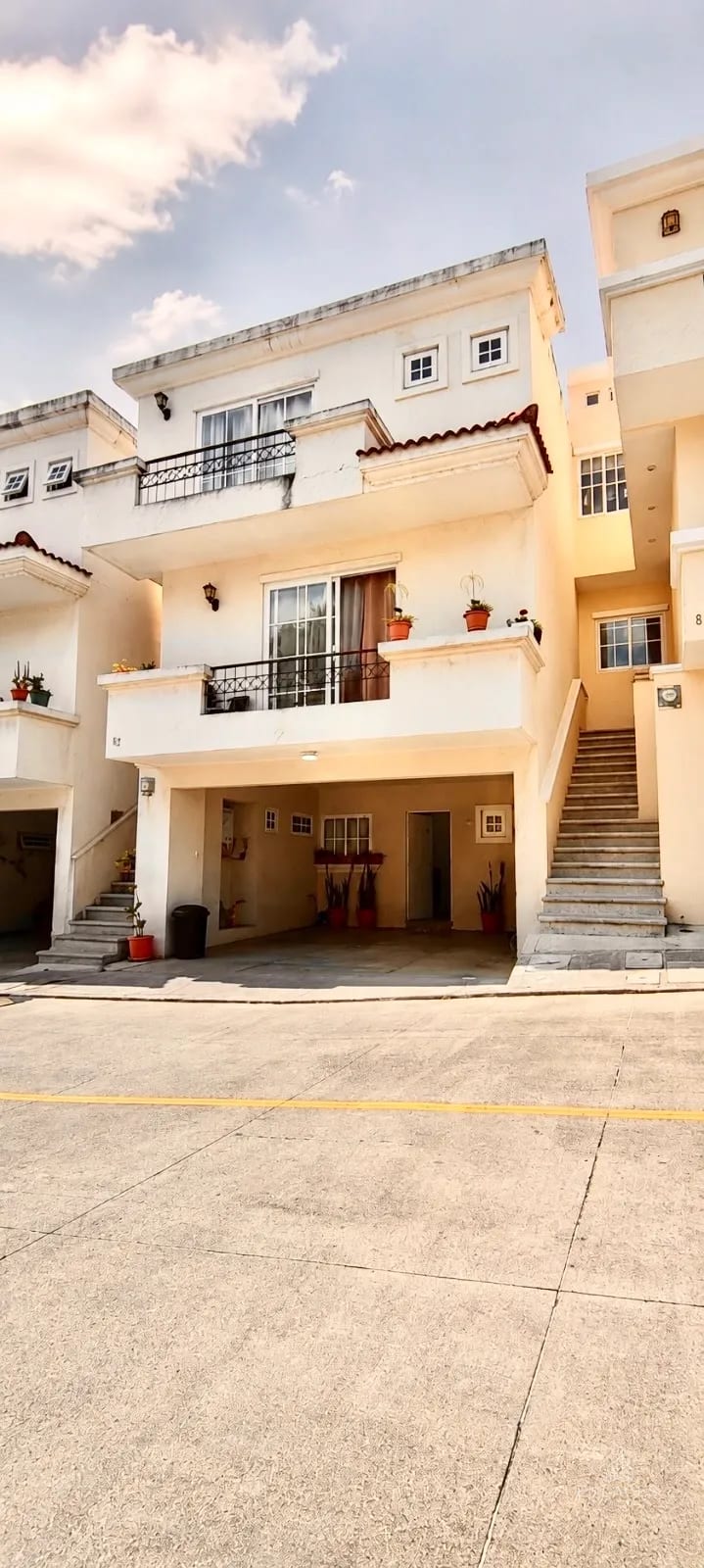 Zona 4 de Mixco • Casa en Venta • Condado San Nicolás — Casa en Venta en Condado San Nicolás, Zona 4 Mixco, Guatemala, Ciudad — foto 1 de 9