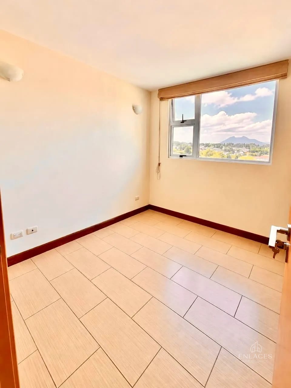 Zona 14 • Apartamento en Renta • Edificio Condado La Villa — Apartamento en Alquiler en Condado La Villa, Zona 14, Guatemala, Ciudad — foto 8 de 13