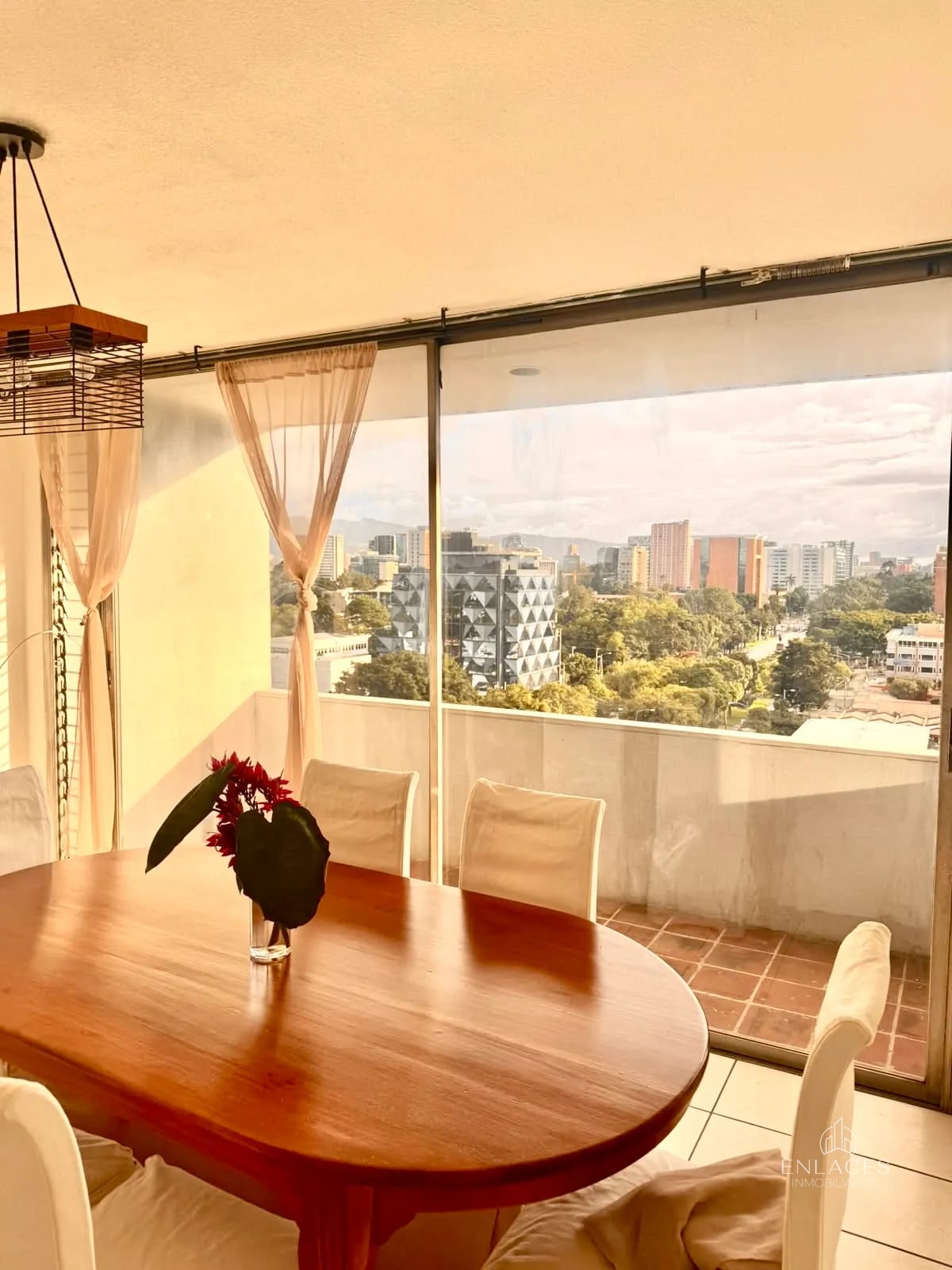 Zona 9 • Apartamento en Renta • Edificio Cortijo Reforma — Apartamento en Alquiler en Cortijo Reforma, Zona 9, Guatemala, Ciudad — foto 6 de 13