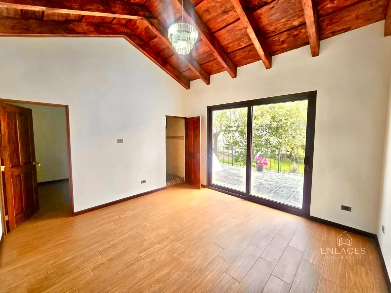 Alotenango, Sacatepéquez • Casa en Venta • Condominio Antigua Gardens — Casa en Venta en Antigua Gardens, Alotenango, Sacatepéquez — foto 5 de 7