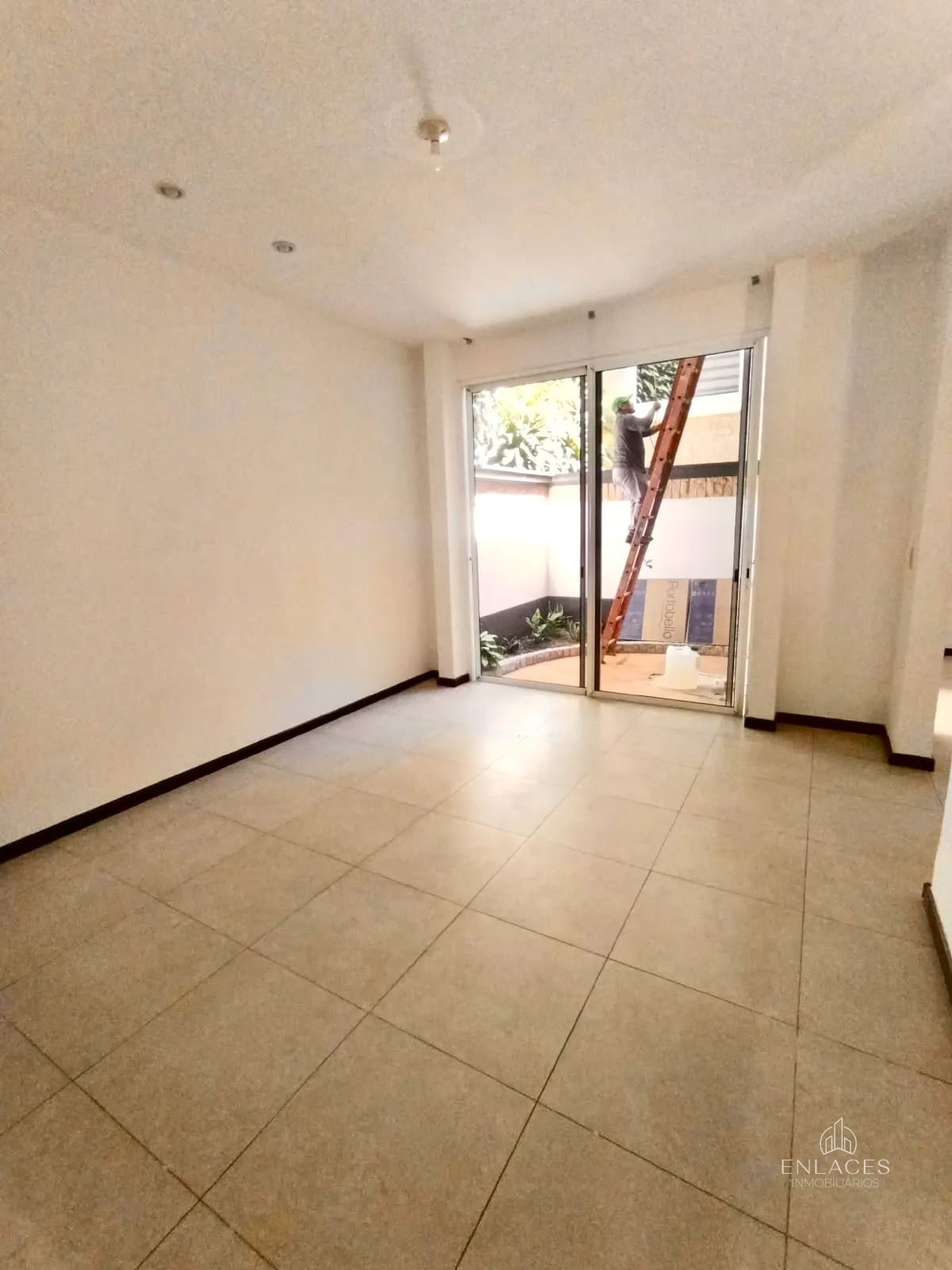 Zona 10 • Casa en Renta • Condominio Reina Sofía — Casa en Alquiler en Zona 10, Guatemala, Ciudad — foto 7 de 17