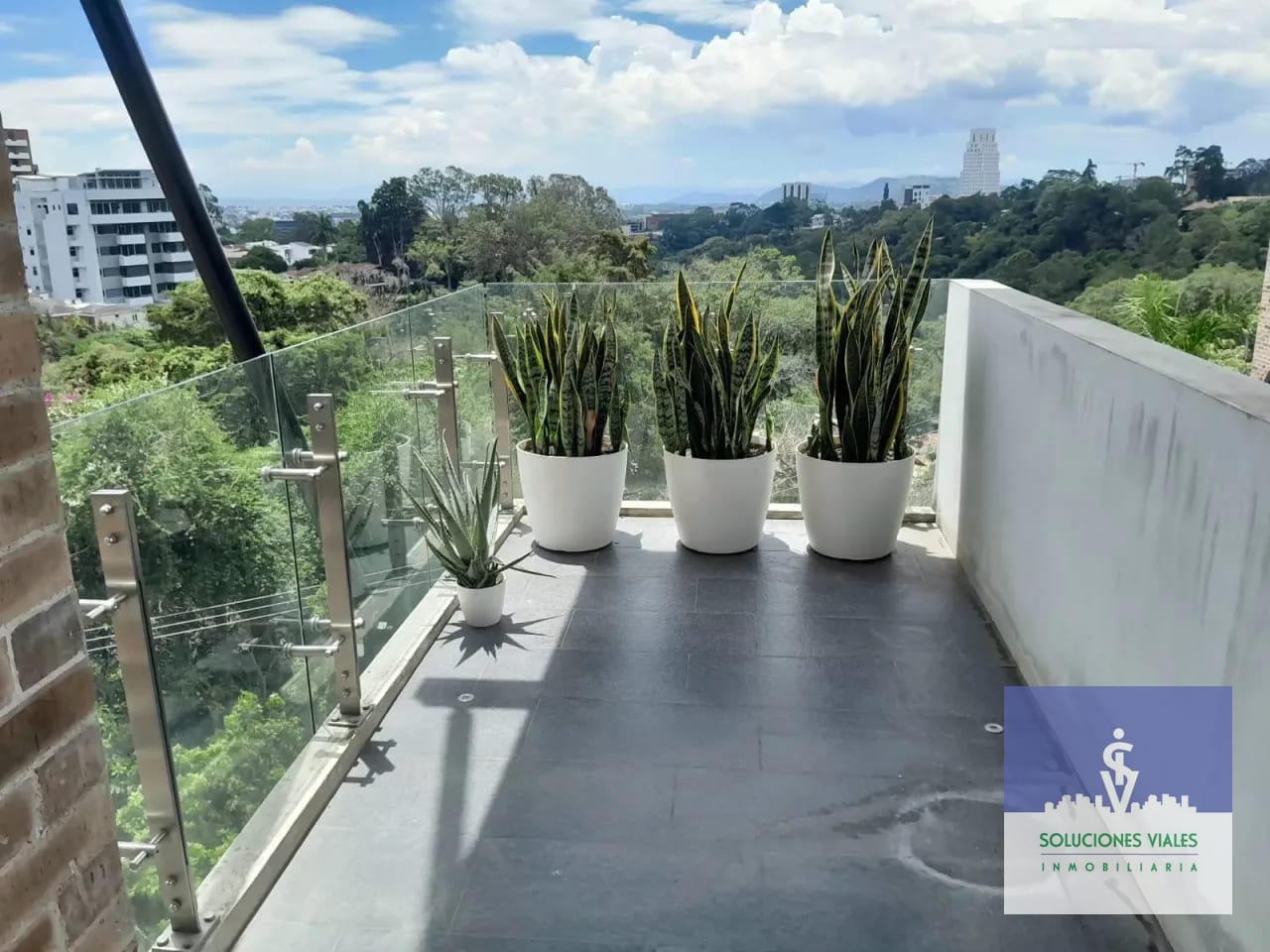 AMPLIO Y MODERNO APARTAMENTO DE 210m² EN VENTA, ZONA 15 — Apartamento en Venta en Zona 15, Guatemala, Ciudad — foto 1 de 7
