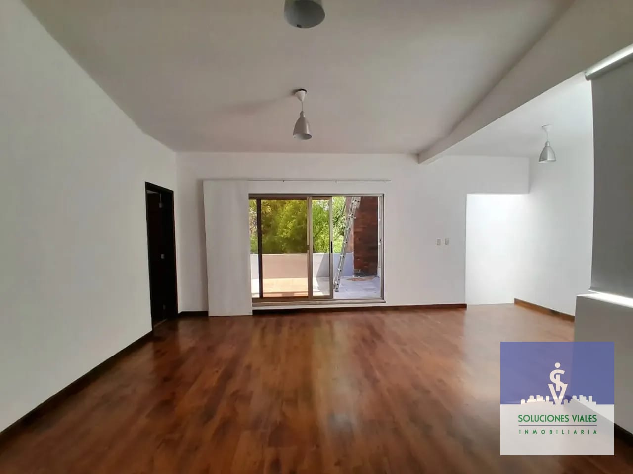 Sala familiar — Alquilo Casa Moderna Zona 15, Dentro de Garita — Casa en Alquiler en Trinidad, Zona 15, Guatemala, Ciudad — foto 8 de 15