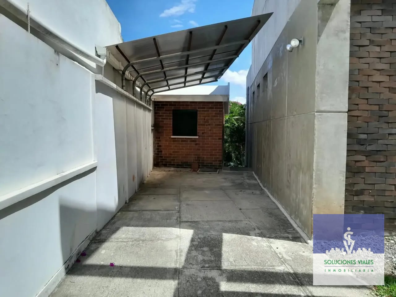 Garaje — Alquilo Casa Moderna Zona 15, Dentro de Garita — Casa en Alquiler en Trinidad, Zona 15, Guatemala, Ciudad — foto 15 de 15