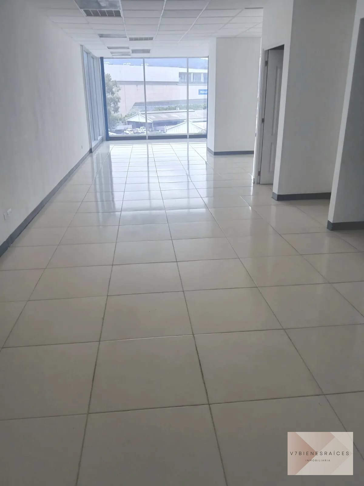 RENTO PRECIOSA OFICINA TABICADA — Oficina en Alquiler en Zona Pradera, Zona 10, Guatemala, Ciudad — foto 1 de 6