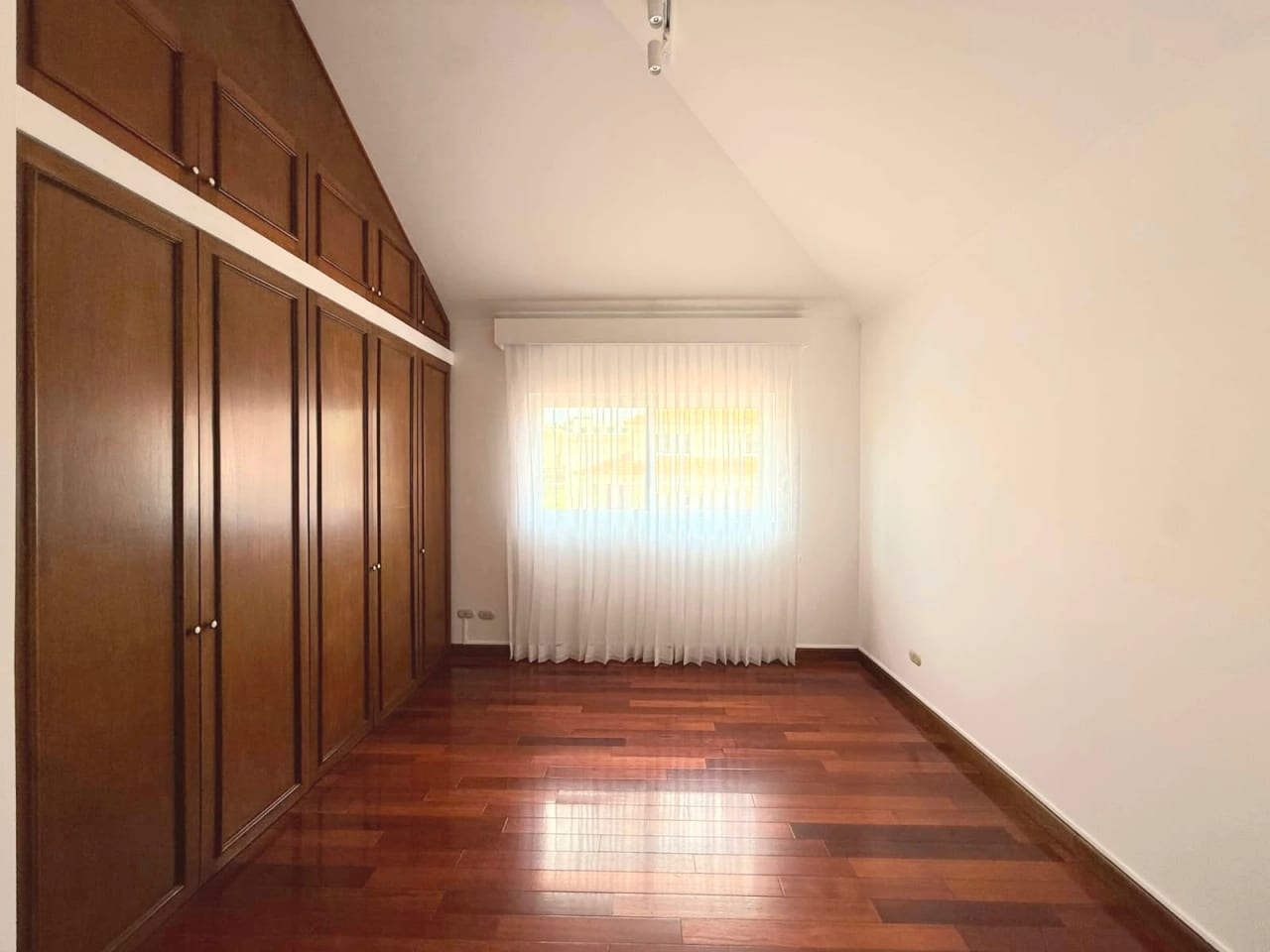 Preciosa Casa en Renta Encinos de Cayalá — Casa en Alquiler en Encinos de Cayala, Zona 16, Guatemala, Ciudad — foto 2 de 8