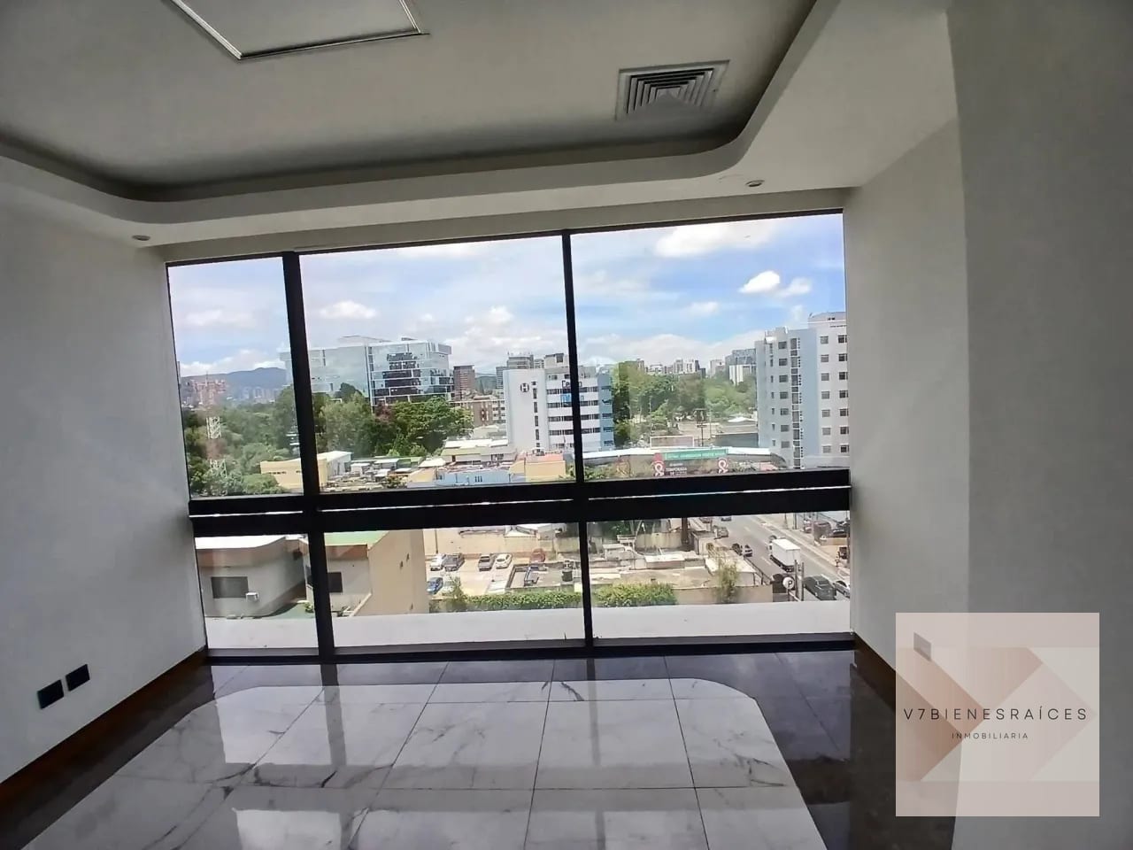 Clínica / Oficina Tabicada — Clínica en Alquiler en Zona 10, Guatemala, Ciudad — foto 1 de 8