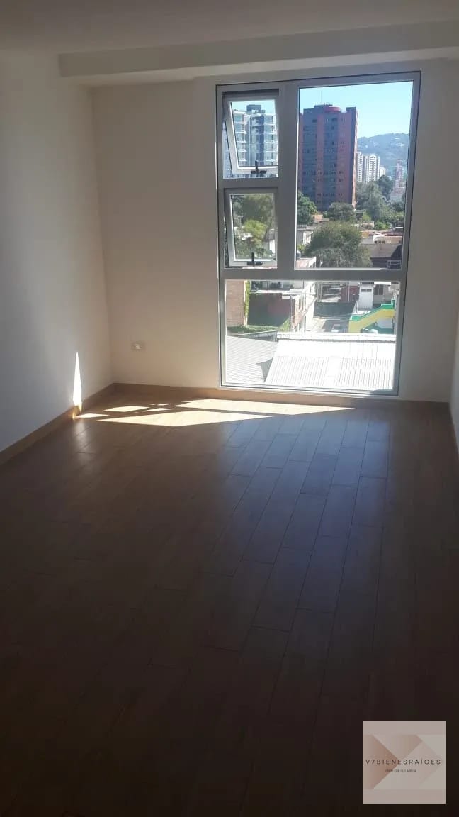 Apartamento en Renta Zona 10 — Apartamento en Alquiler en Zona 10, Guatemala, Ciudad — foto 3 de 13