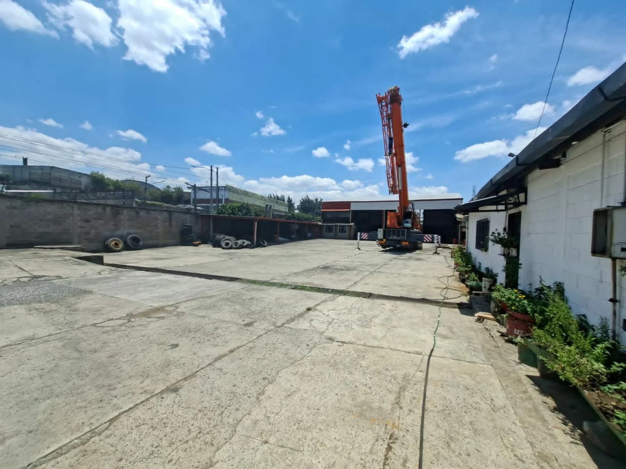 Bodega Plaza Villa Nueva a la Par en Renta — Bodega / Ofibodega en Alquiler en Villa Nueva, Guatemala, Ciudad — foto 2 de 9