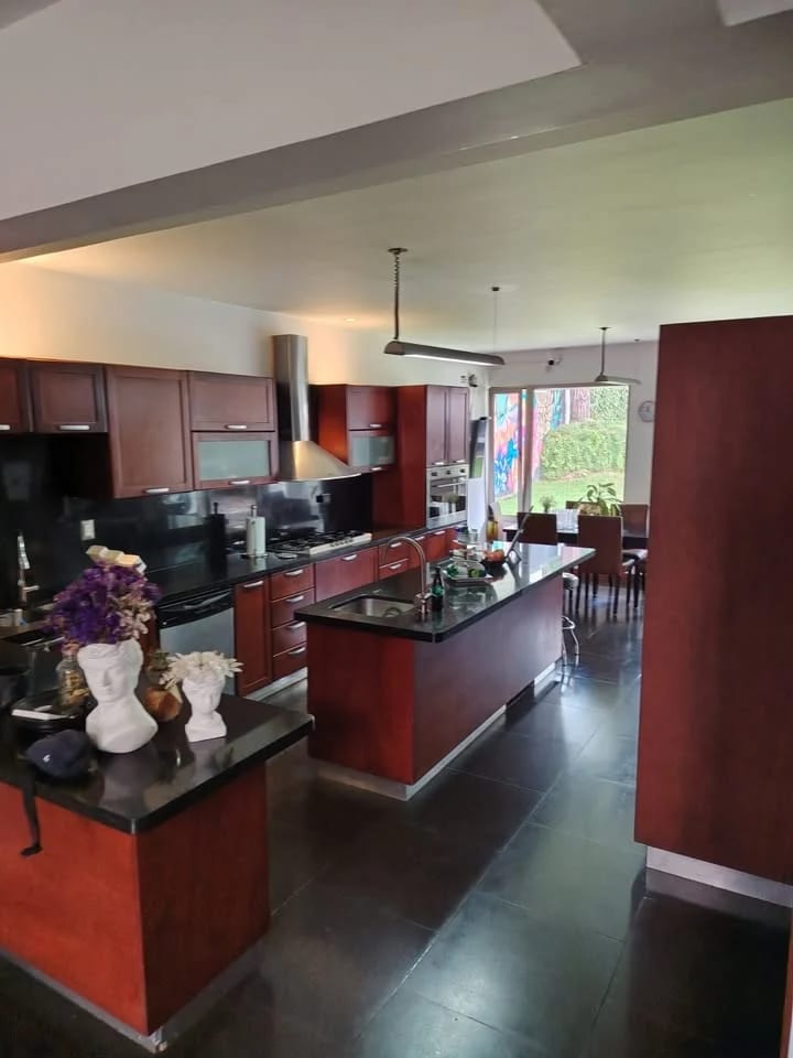 LUJOSA CASA KM 14 CARRETERA A EL SALVADOR EN VENTA — Casa en Venta en Carretera a El Salvador, Guatemala, Ciudad — foto 4 de 13
