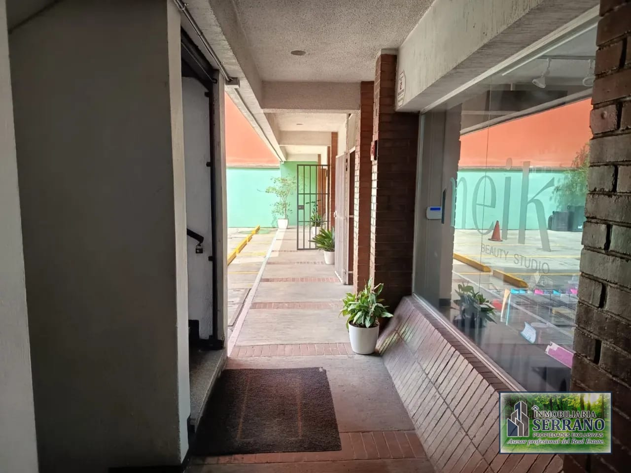 Rento Local Co,ercial Plaza Los Arcos Z. 10 en 20 Calle. — Local en Alquiler en Zona Viva, Zona 10, Guatemala, Ciudad — foto 11 de 17